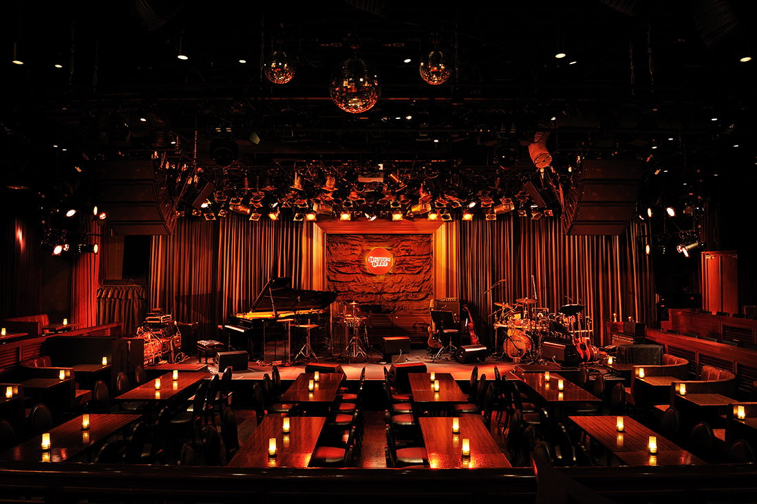 Cotton Clubのステージと客席